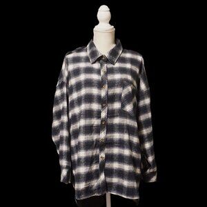 Ci Sono Flannel Button Up Black, Navy, & White Plaid Women’s Large